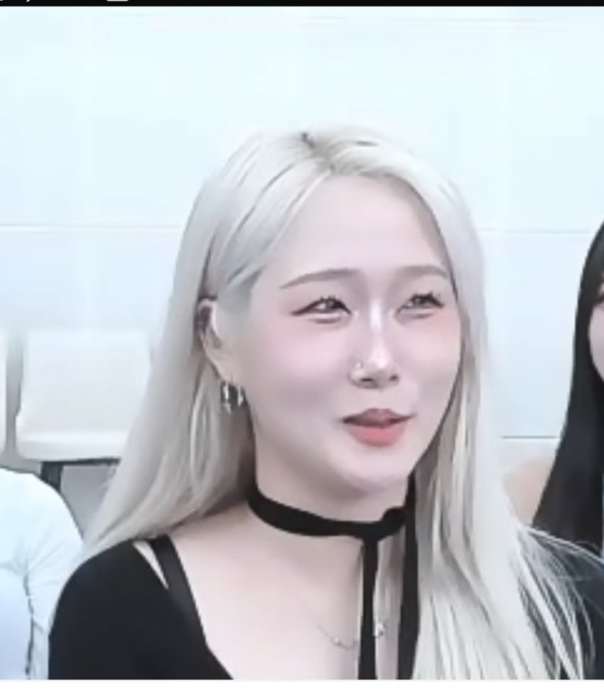 27158495_0.jpg